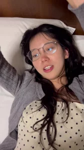 清纯学妹周末被我忽悠到酒店不操就白瞎了